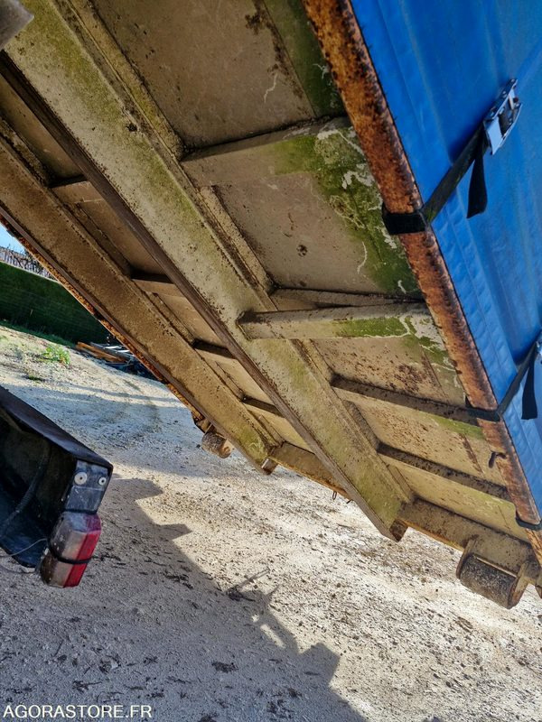 Vrachtwagen Plateau tautliner bâche ampliroll