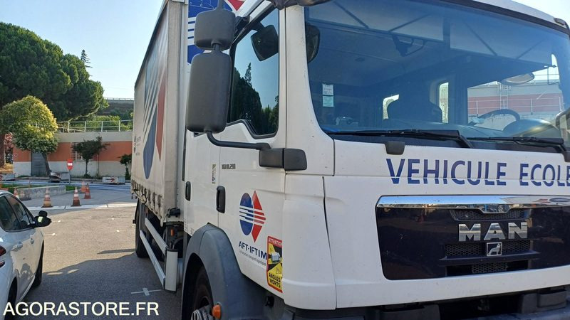 Vrachtwagen Porteur MAN TGM 18.290 de 2010/458000 kms - BE-690-VF (3822)