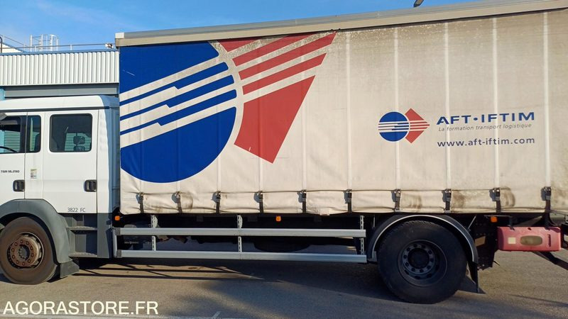 Vrachtwagen Porteur MAN TGM 18.290 de 2010/458000 kms - BE-690-VF (3822)