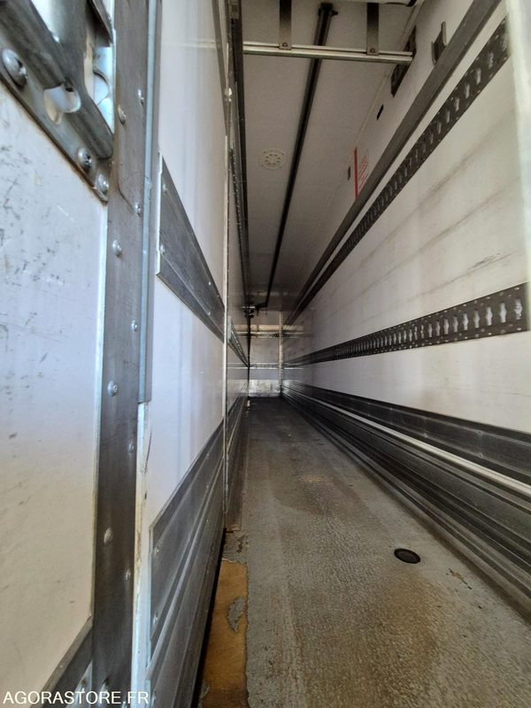 Vrachtwagen Porteur Volvo frigo