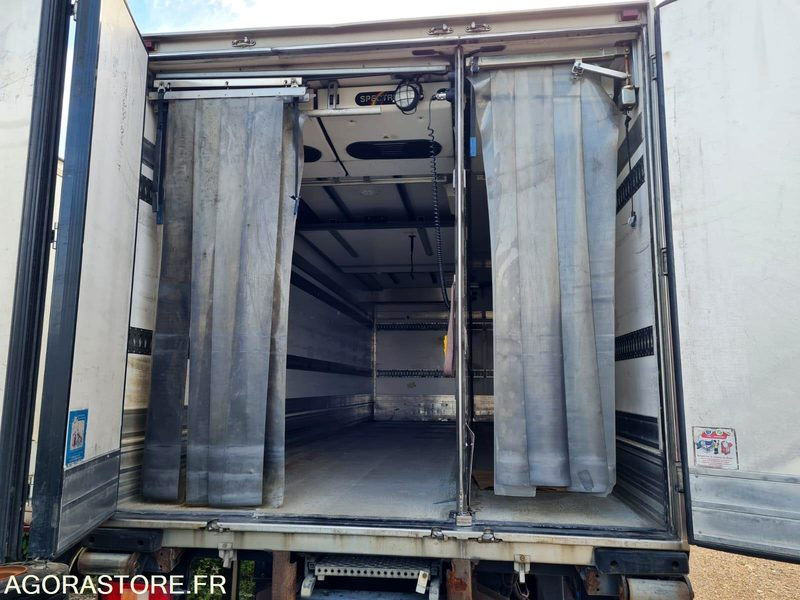 Vrachtwagen Porteur Volvo frigo