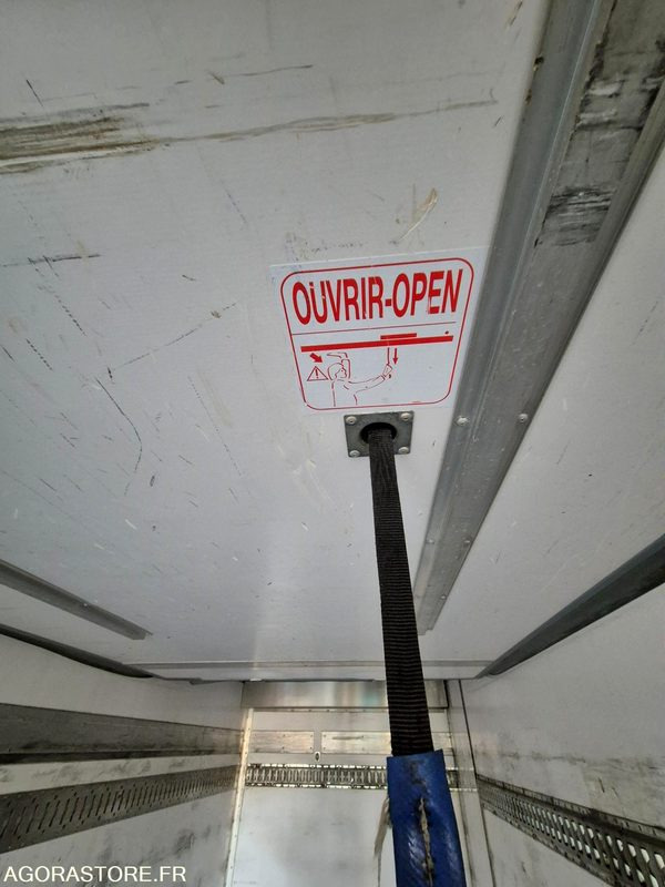 Vrachtwagen Porteur Volvo frigo