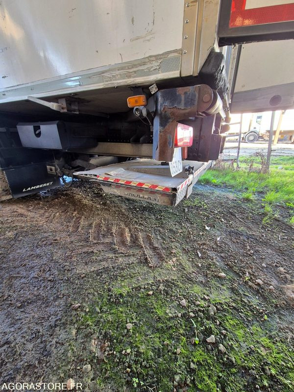 Vrachtwagen Porteur Volvo frigo