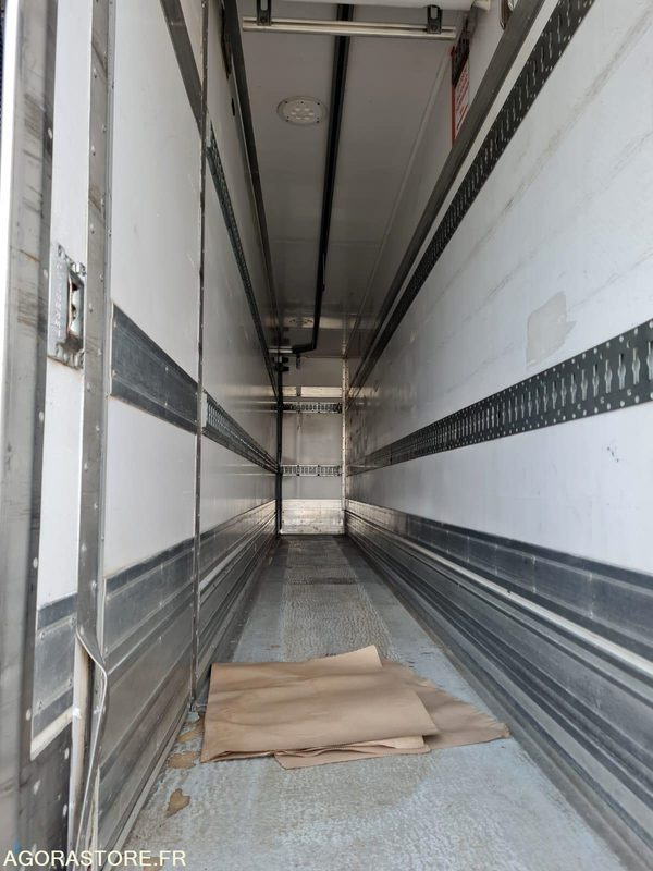 Vrachtwagen Porteur Volvo frigo