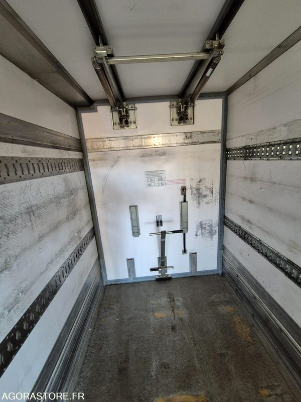 Vrachtwagen Porteur Volvo frigo