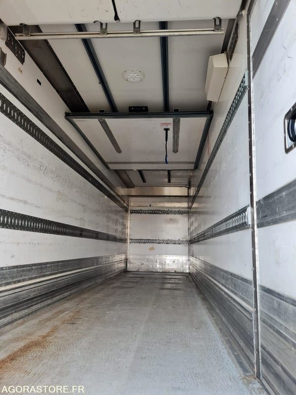 Vrachtwagen Porteur Volvo frigo