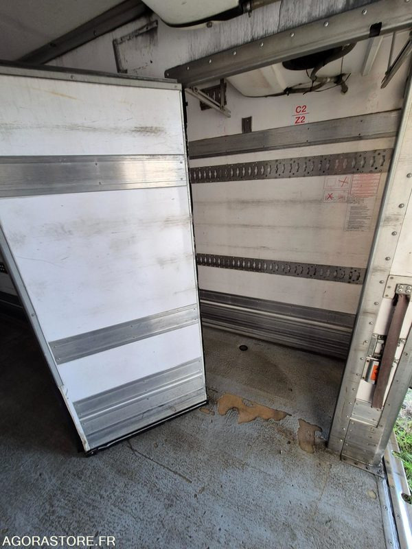 Vrachtwagen Porteur Volvo frigo