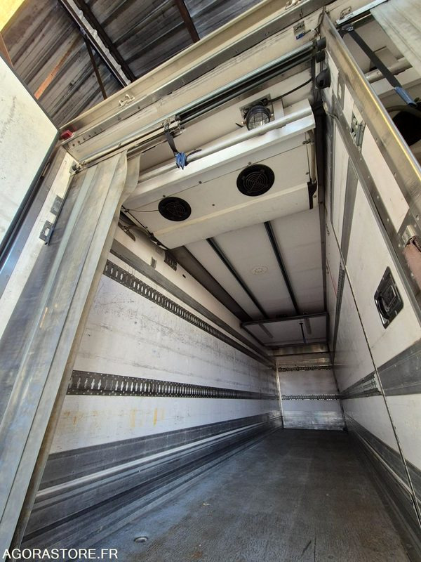 Vrachtwagen Porteur Volvo frigo