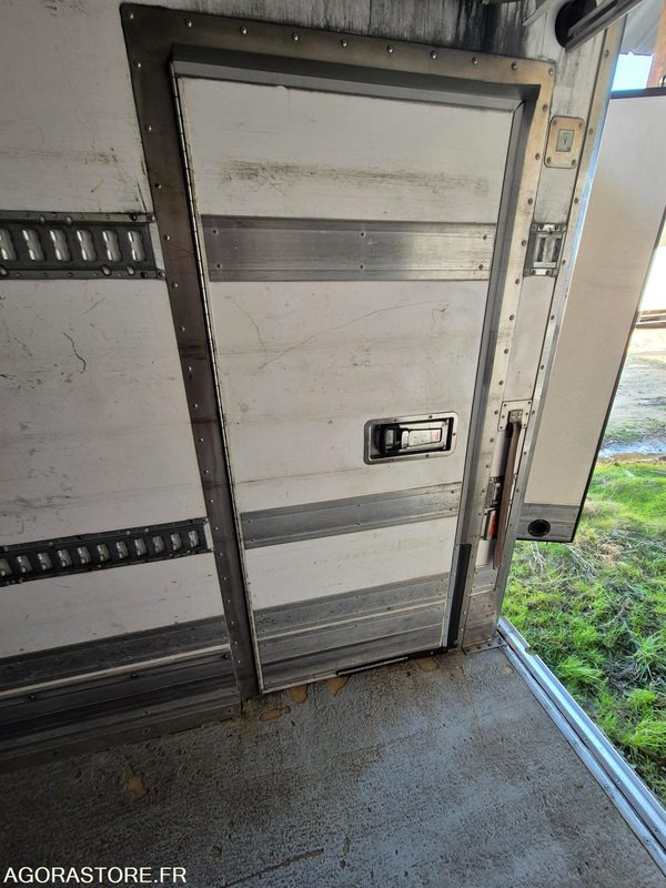 Vrachtwagen Porteur Volvo frigo