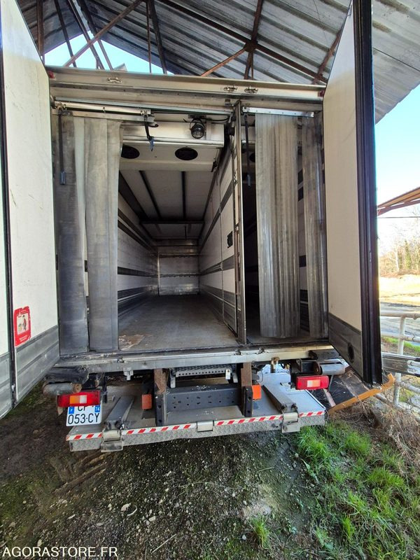 Vrachtwagen Porteur Volvo frigo