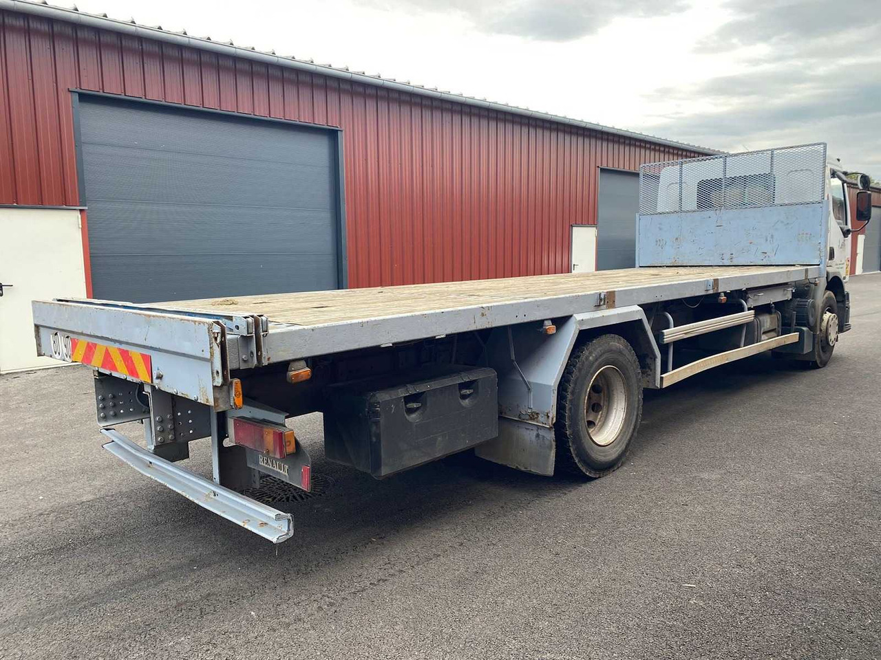 Vrachtwagen RENAULT 220 CDI FLATBED TRUCK