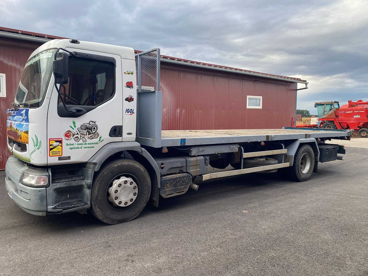 Vrachtwagen RENAULT 220 CDI FLATBED TRUCK