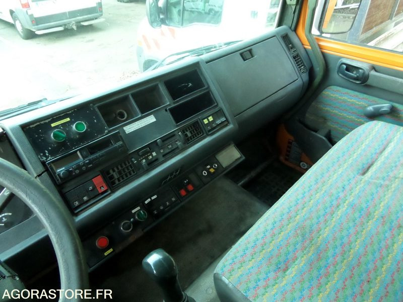 Vrachtwagen Renault M210 - 1998 - 174000km (BY-623-FQ)