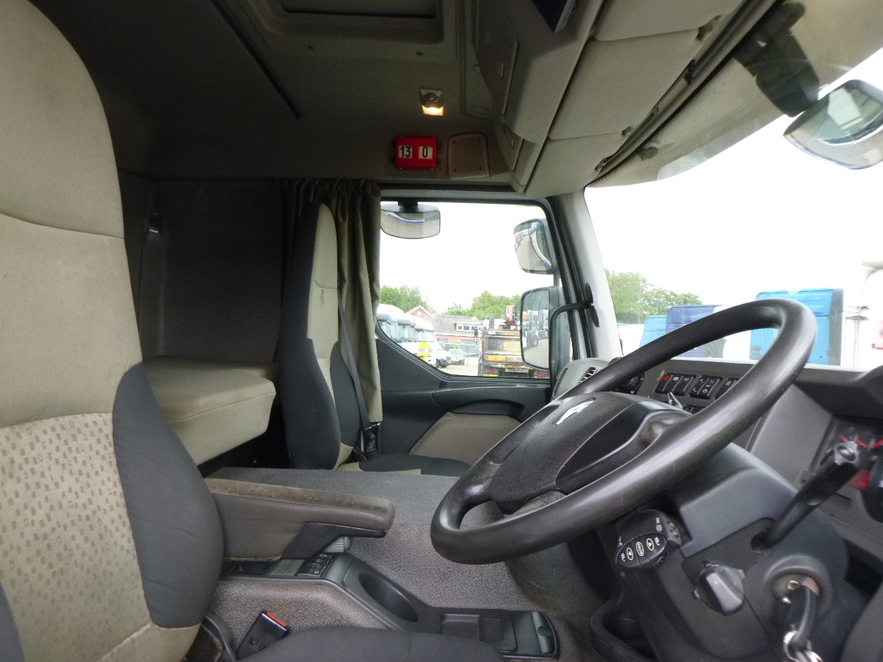 Vrachtwagen met open laadbak, Kraanwagen Renault Premium 380 dxi 6x2 RHD + HMF 2620-K4: afbeelding 21