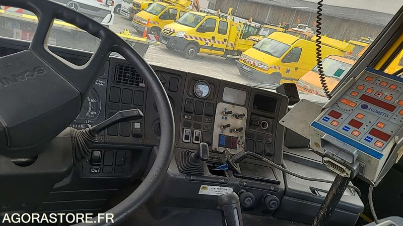 Vrachtwagen SCANIA 93H 220 - 1996 - 301040 KM