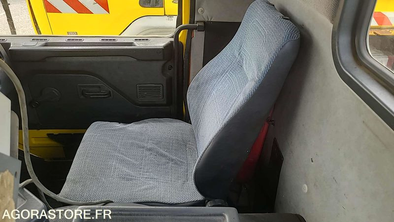 Vrachtwagen SCANIA 93H 220 - 1996 - 301040 KM