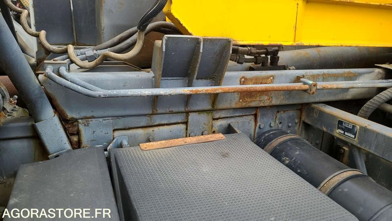 Vrachtwagen SCANIA 93H 220 - 1996 - 301040 KM
