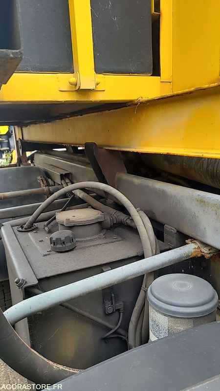 Vrachtwagen SCANIA 93H 220 - 1996 - 301040 KM