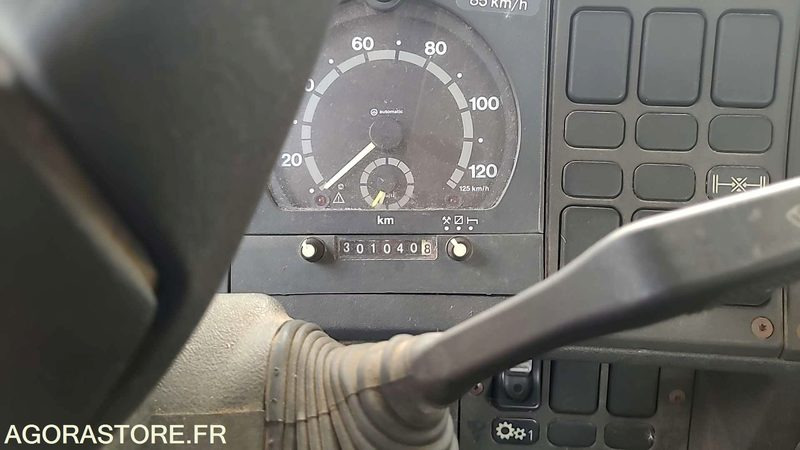 Vrachtwagen SCANIA 93H 220 - 1996 - 301040 KM