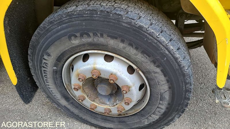 Vrachtwagen SCANIA 93H 220 - 1996 - 301040 KM