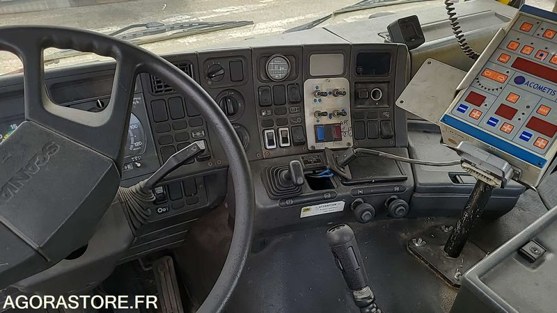 Vrachtwagen SCANIA 93H 220 - 1996 - 301040 KM