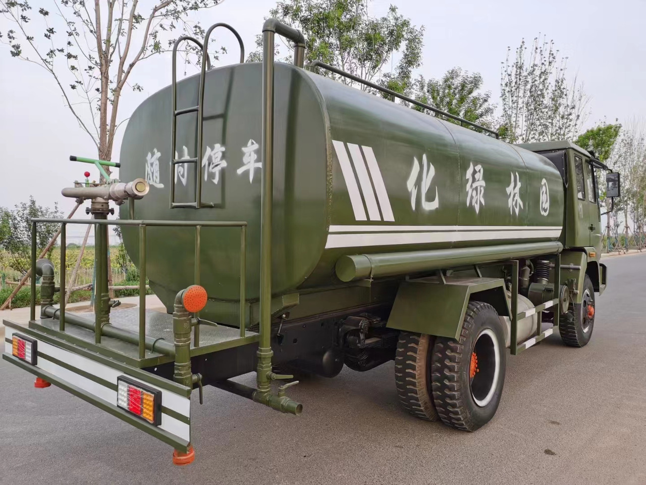 Tankwagen SINOTRUK 4x2 drive water sprinkler truck 12 m³: afbeelding 4