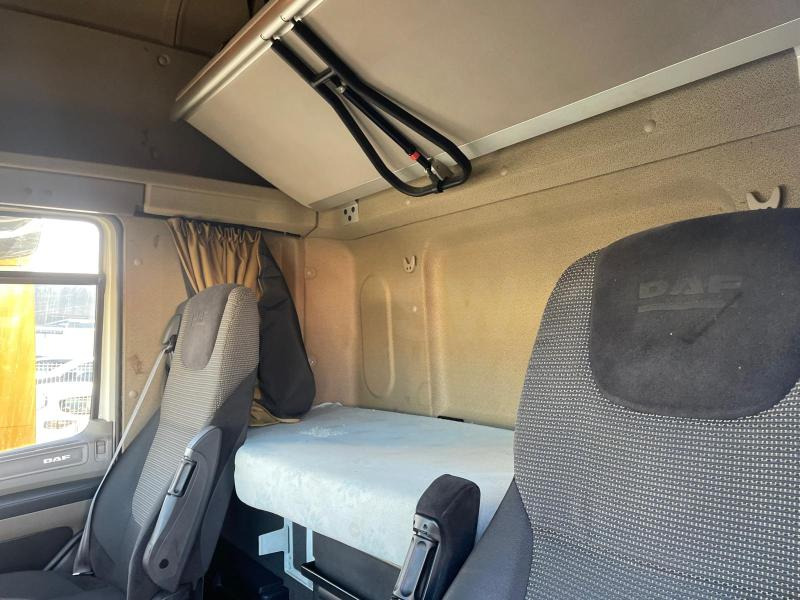 Schuifzeilen vrachtwagen DAF CF75 310