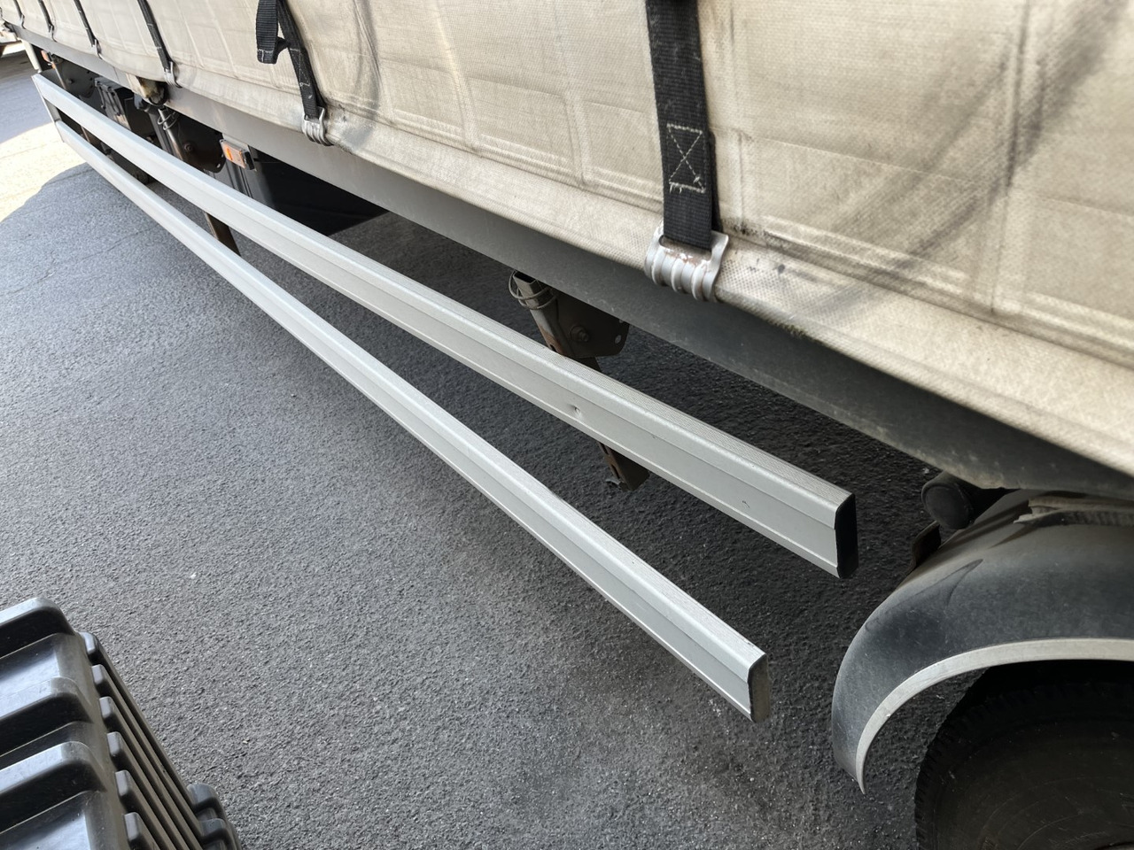 Schuifzeilen vrachtwagen DAF LF 220