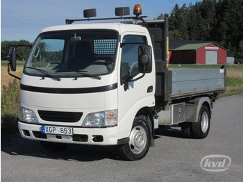 Vrachtwagen met open laadbak Toyota Dyna 150 2.5 TD (100hk): afbeelding 1