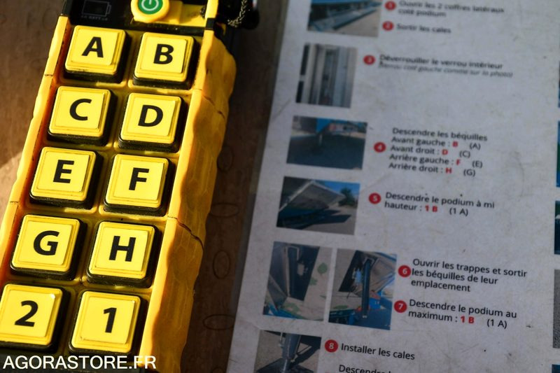 Vrachtwagen VEHICULE EVENEMENTIEL - CAMION PODIUM IVECO DAILY 6000 kms 2018