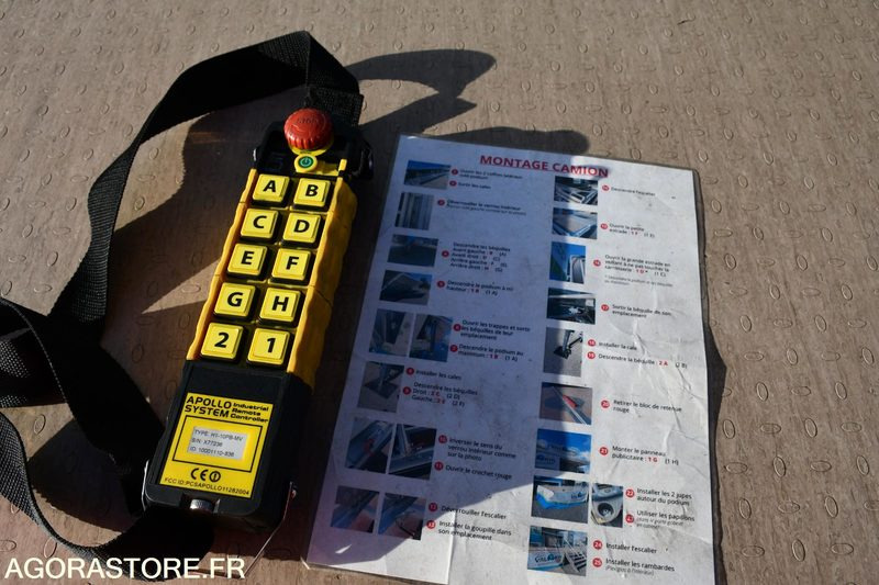 Vrachtwagen VEHICULE EVENEMENTIEL - CAMION PODIUM IVECO DAILY 6000 kms 2018