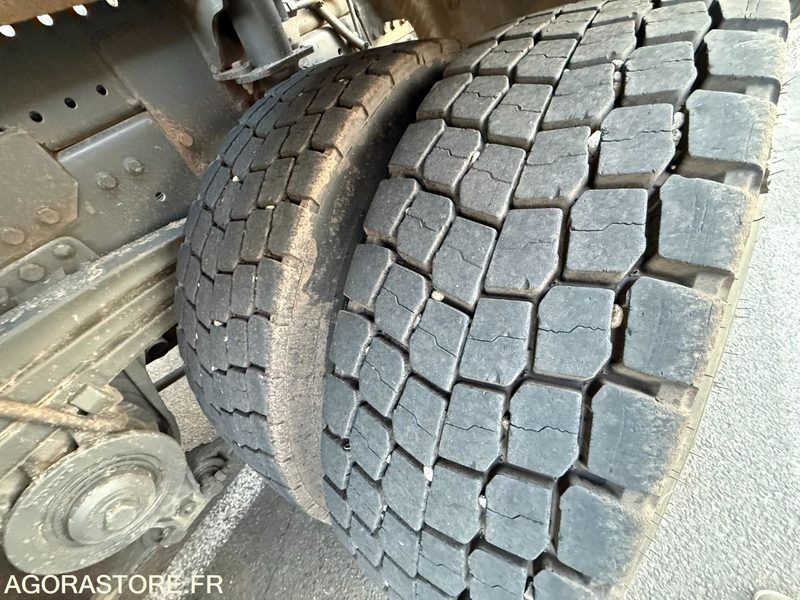 Vrachtwagen VOLVO FM12 380 - 2004 - 636 982