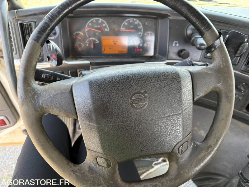 Vrachtwagen VOLVO FM12 380 - 2004 - 636 982