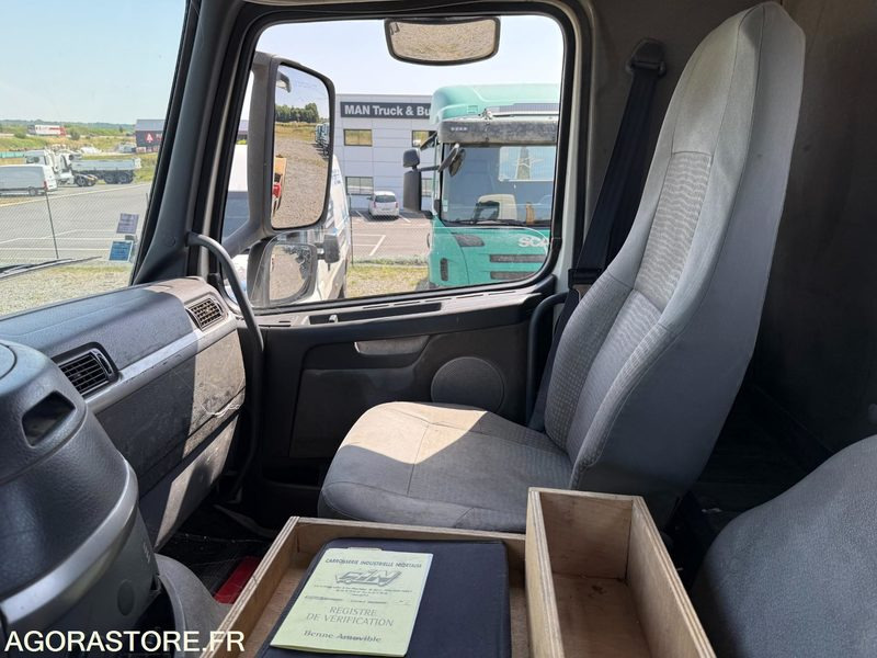 Vrachtwagen VOLVO FM12 380 - 2004 - 636 982