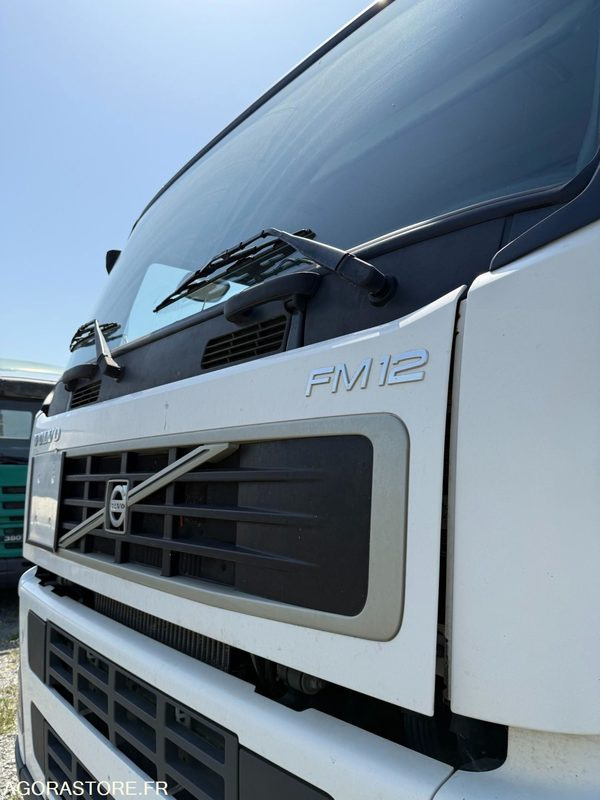 Vrachtwagen VOLVO FM12 380 - 2004 - 636 982