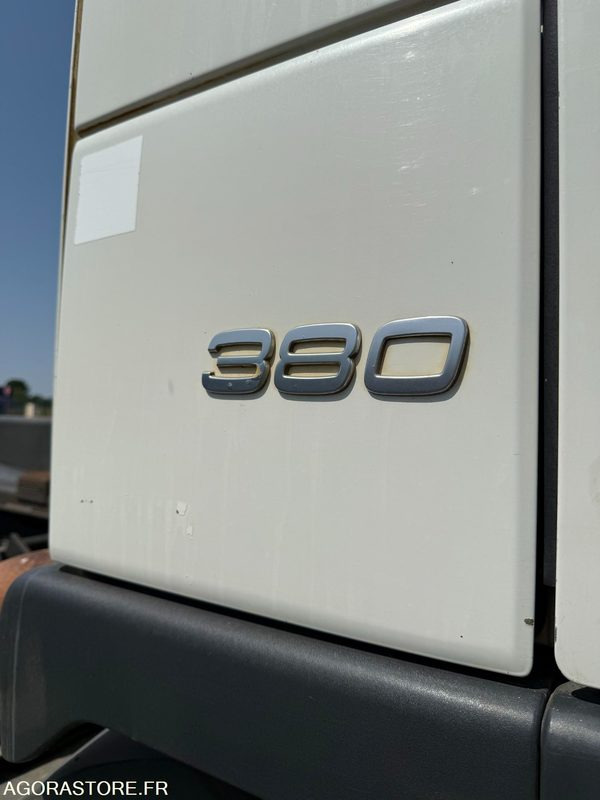Vrachtwagen VOLVO FM12 380 - 2004 - 636 982