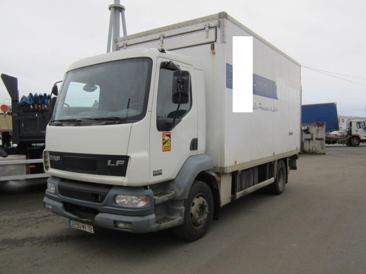 Veewagen vrachtwagen DAF LF 220