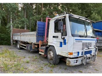 Vrachtwagen met open laadbak Volvo 320: afbeelding 1