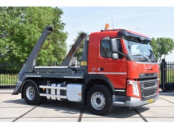 Portaalarmsysteem vrachtwagen Volvo FM 330 4x2 - SKIPLOADER - AIRCO - ONLY 64 TKM - PTO - HYVA - LIKE NEW -: afbeelding 1