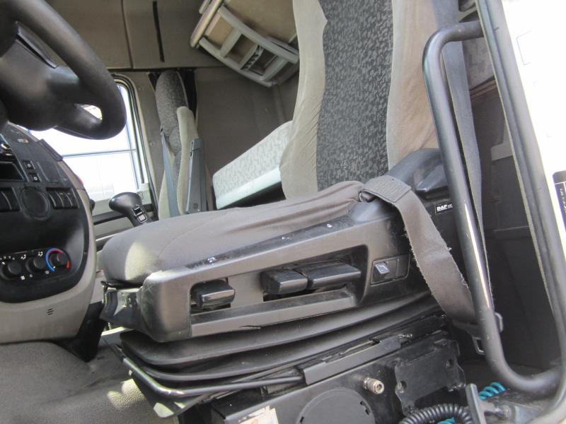 Vrachtwagen met open laadbak DAF XF105 460