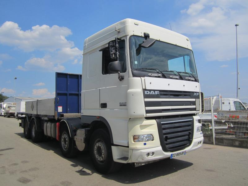 Vrachtwagen met open laadbak DAF XF105 460