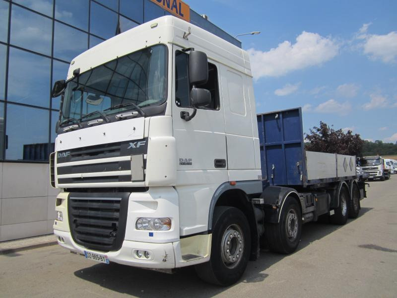 Vrachtwagen met open laadbak DAF XF105 460