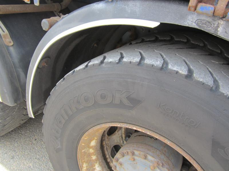 Vrachtwagen met open laadbak DAF XF105 460