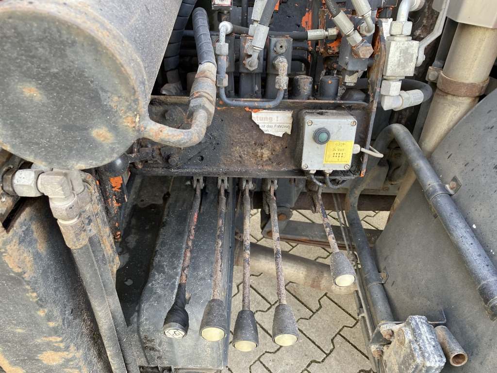 Vrachtwagen met open laadbak MAN 10.224 4x2 / Tirre Faltkran