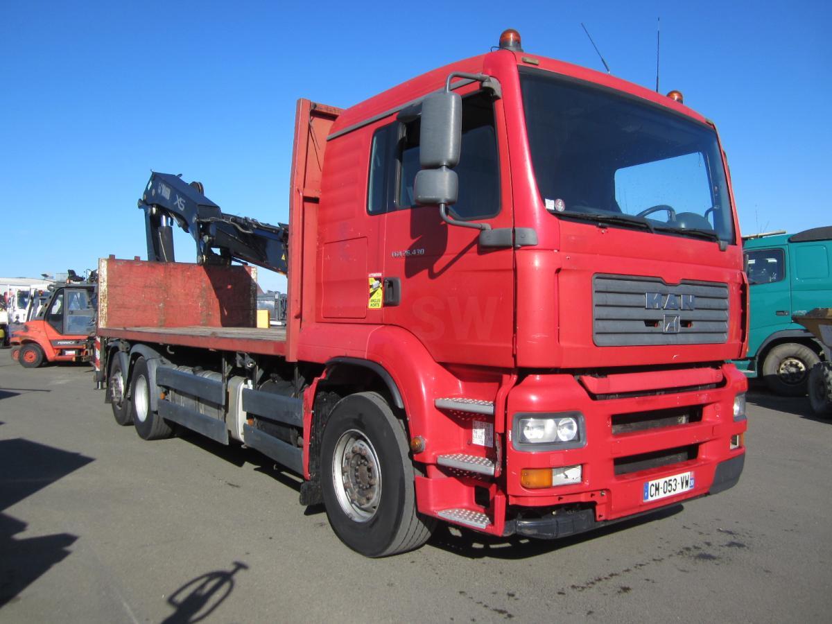 Vrachtwagen met open laadbak MAN TGA 26.430