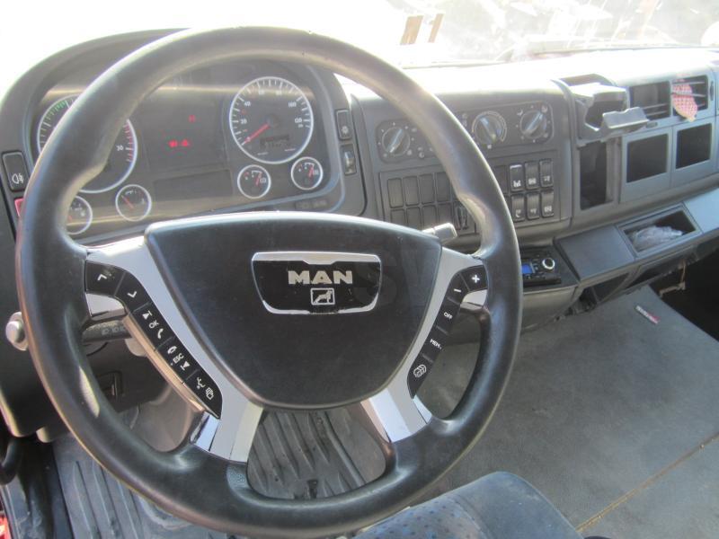 Vrachtwagen met open laadbak MAN TGA 26.430