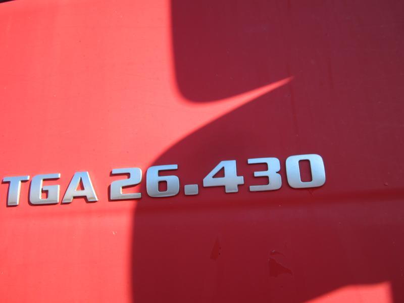 Vrachtwagen met open laadbak MAN TGA 26.430