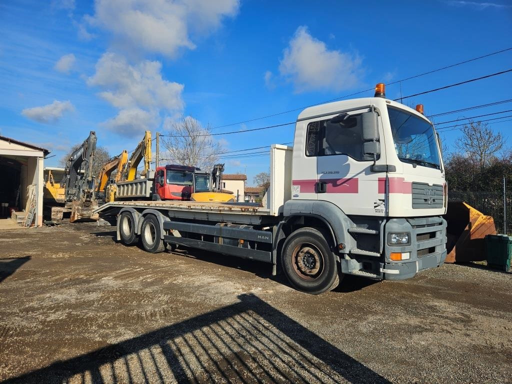Vrachtwagen met open laadbak MAN TGA 28.310