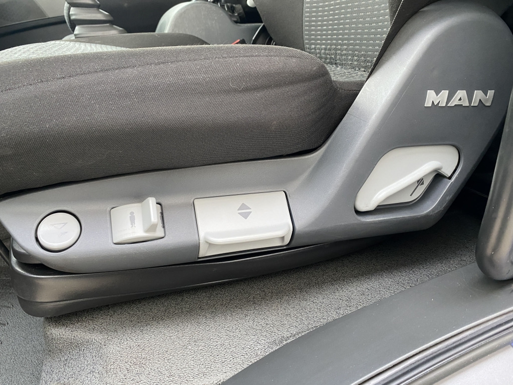 Vrachtwagen met open laadbak MAN TGL 8.180 4x2 BB