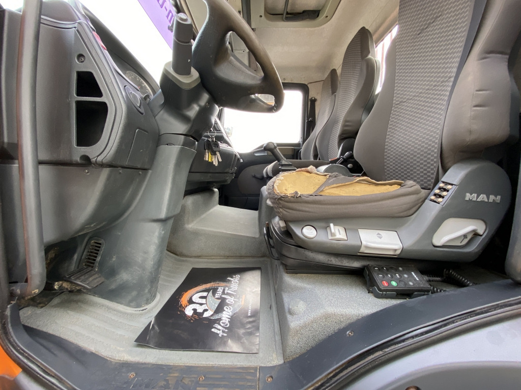 Vrachtwagen met open laadbak MAN TGL 8.210 4x2 BL